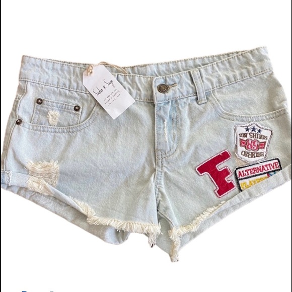 Sadie & Sage Pants - NWOT! Sadie & Sage Cheeky Denim Shorts Size Small.
